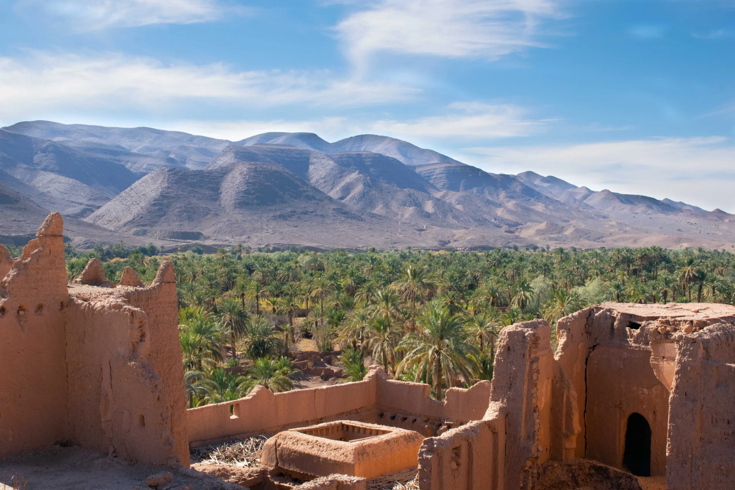 berberic-kasbah-town-architecture-draa-valley-sahara-desert-1-scaled.webp