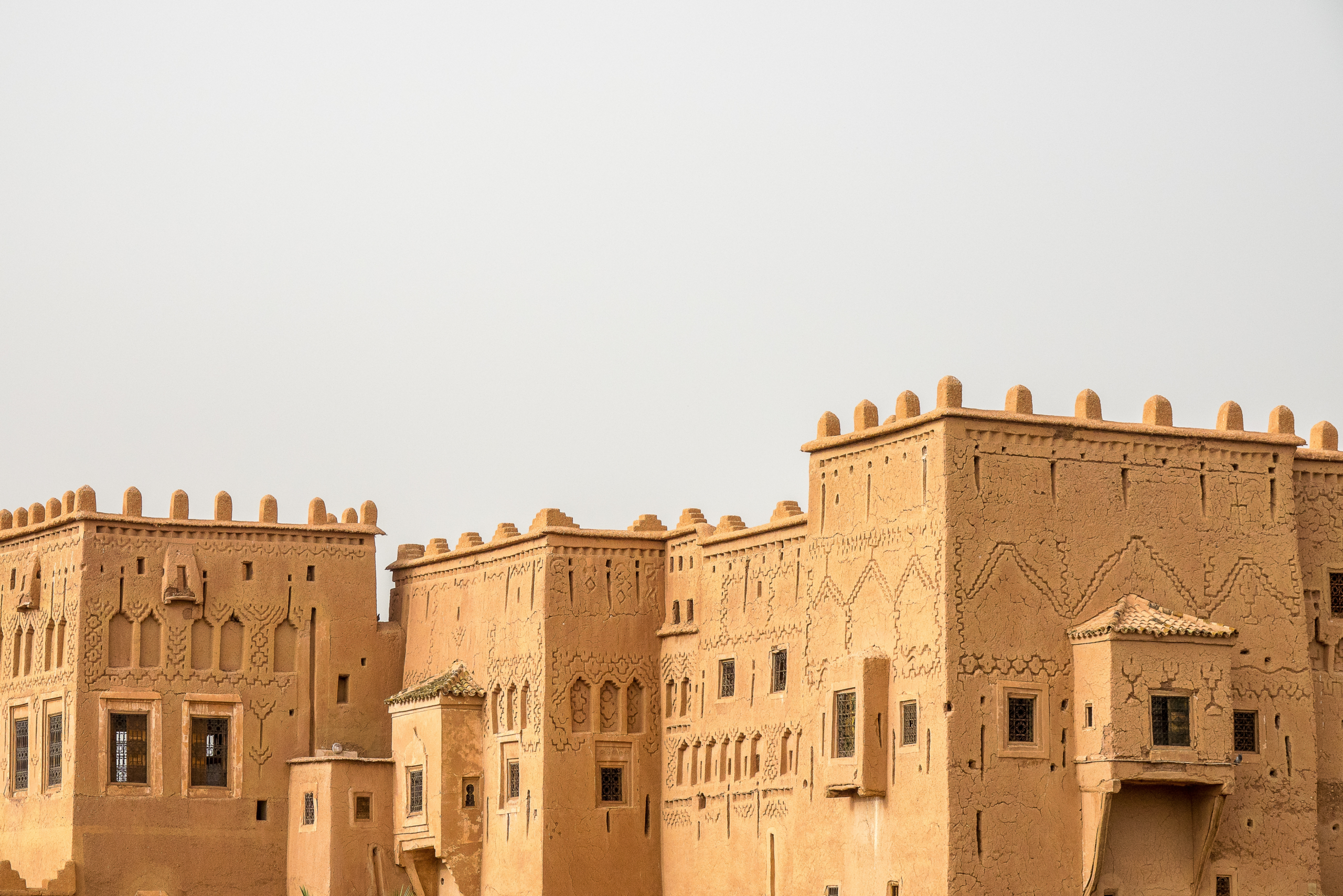 casbah-historique-de-taourirt-ouarzazate-au-maroc-avec-un-blanc Kasbah Taourirt - Morocco